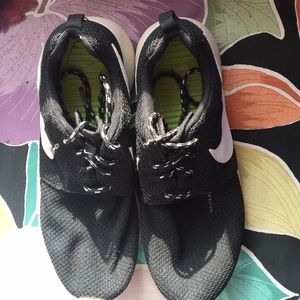 Used Nike Rooshes